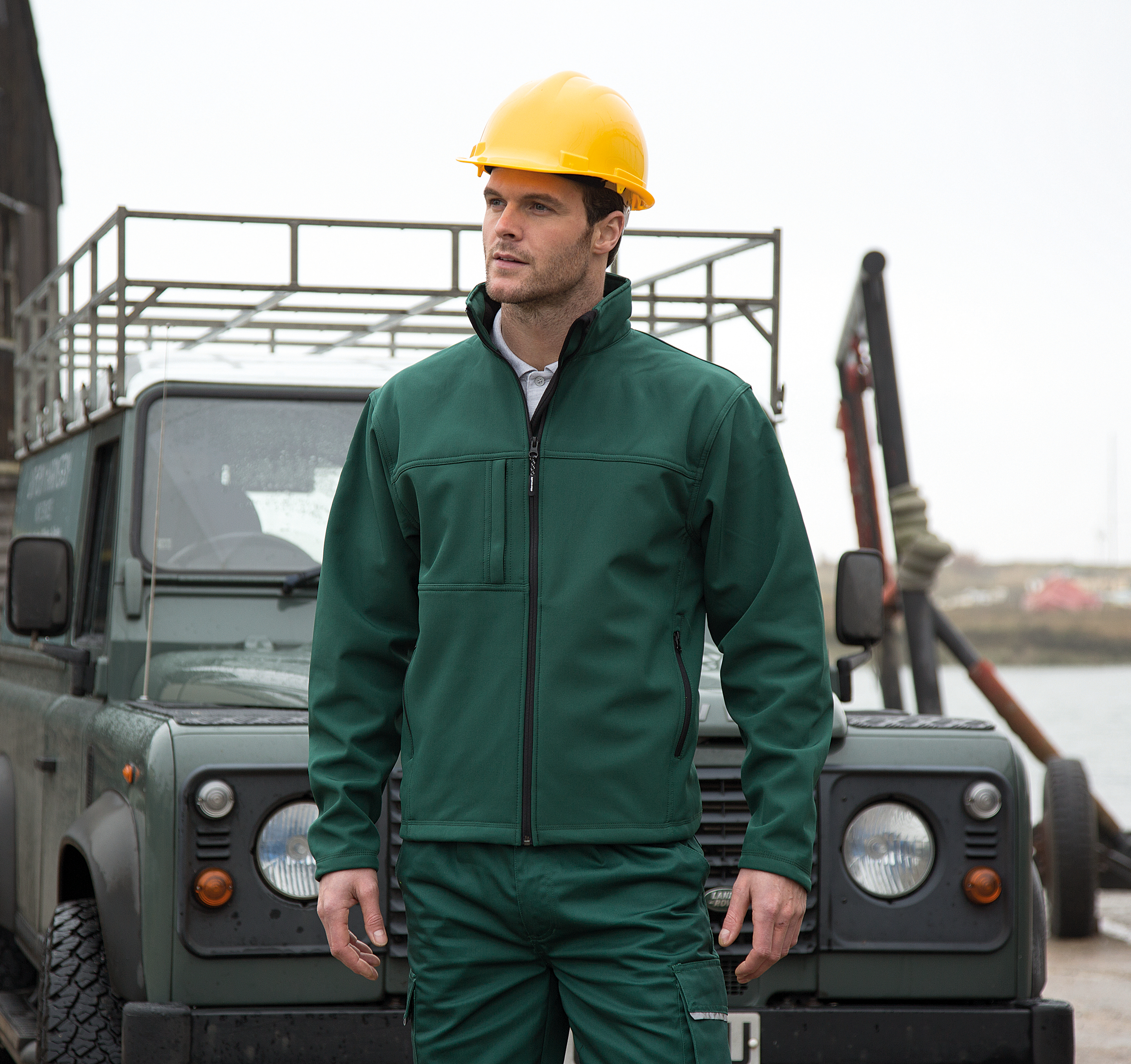 R121 - Chaqueta Softshell hombre