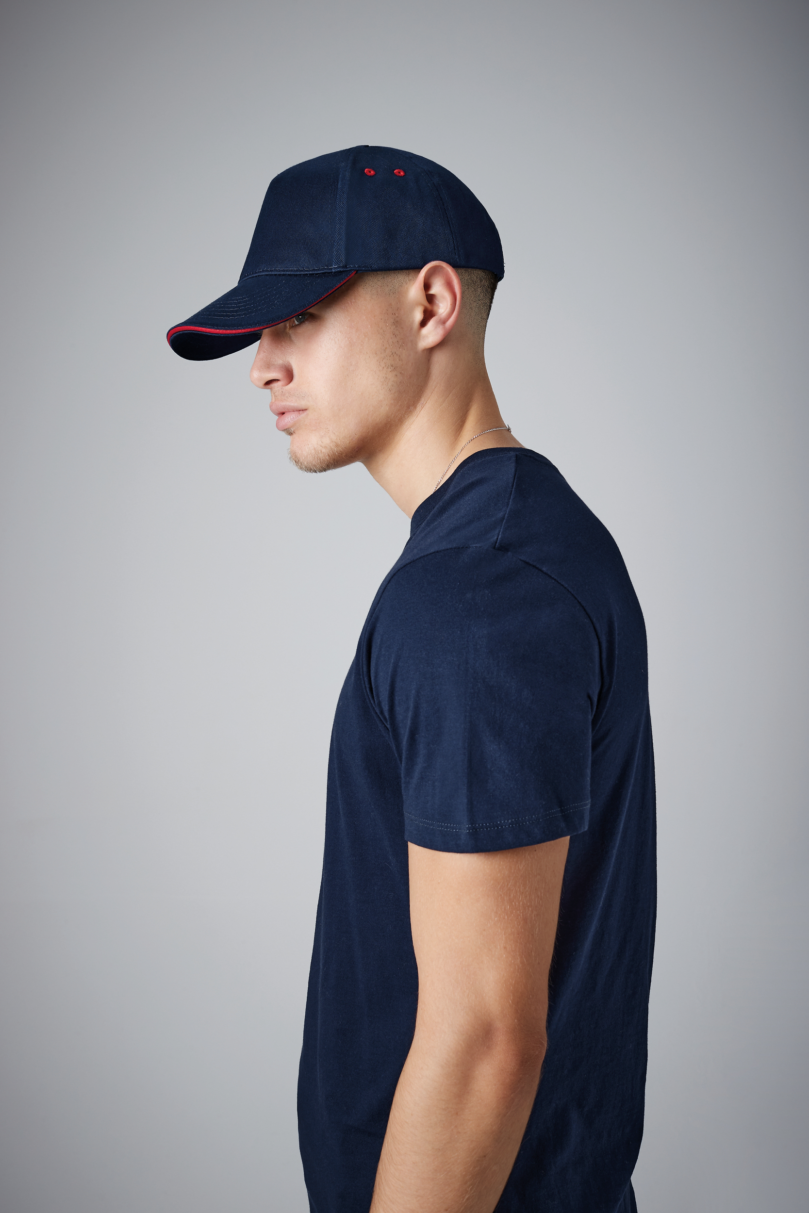 B15C - Gorra Ultimate - 5 paneles con sándwich contrastado