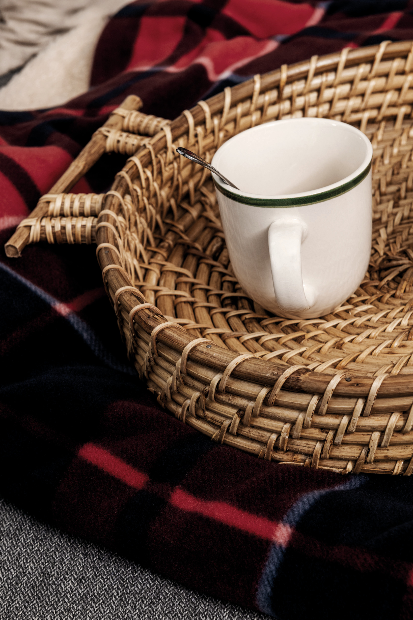 KI5901 - Cesta de ratán tejida a mano