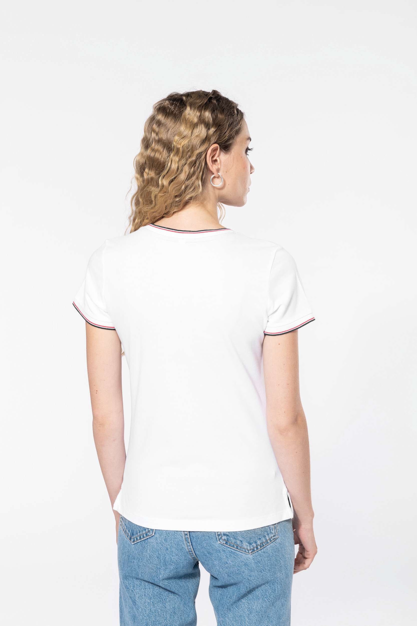 K394 - Camiseta de punto piqué con cuello de pico mujer
