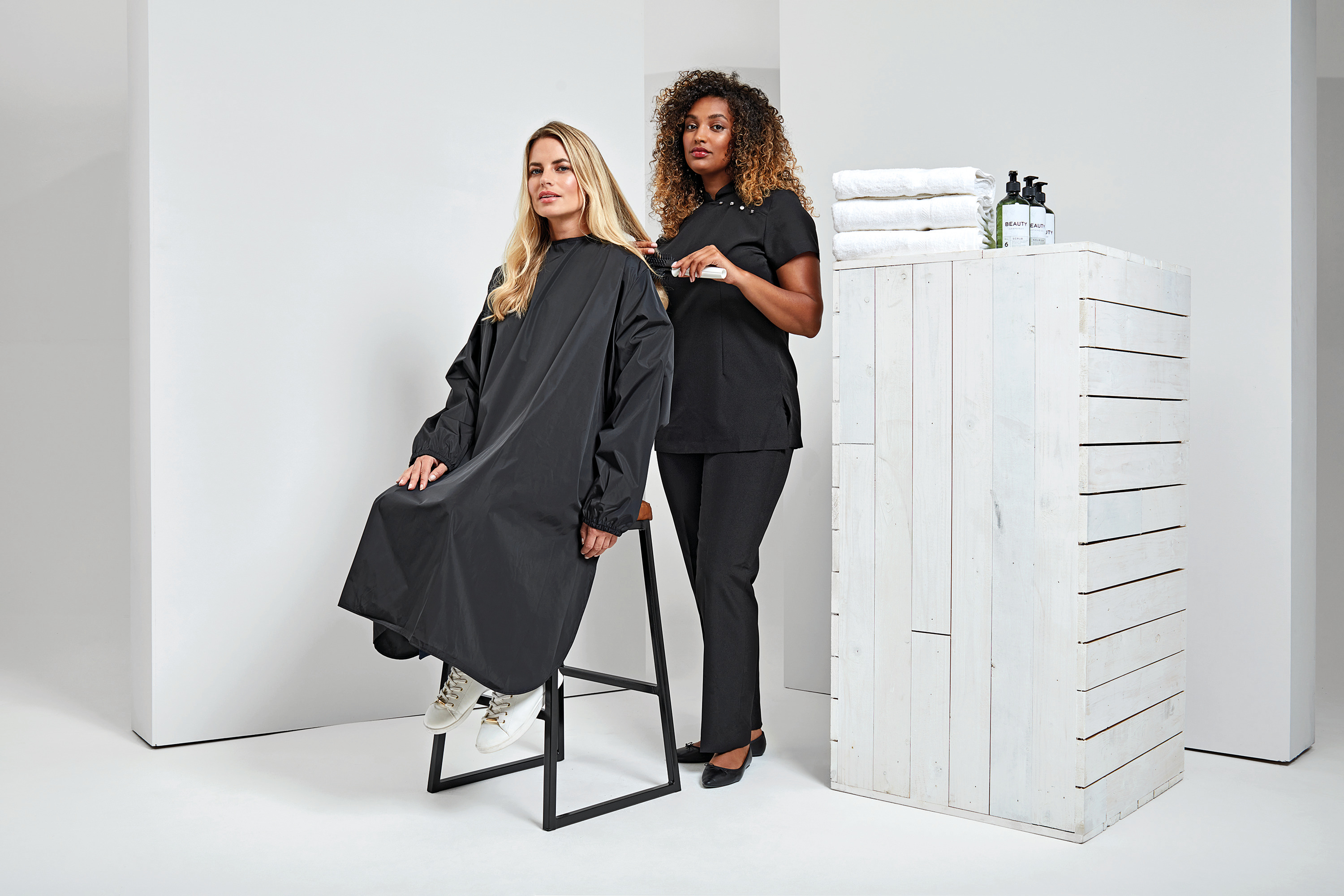 PR117 - Bata/capa impermeable peluquería manga larga