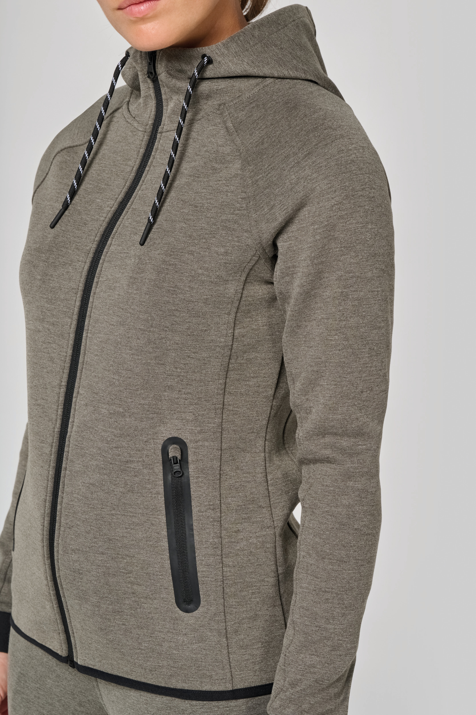 PA359 - Chaqueta de chándal performance con capucha mujer