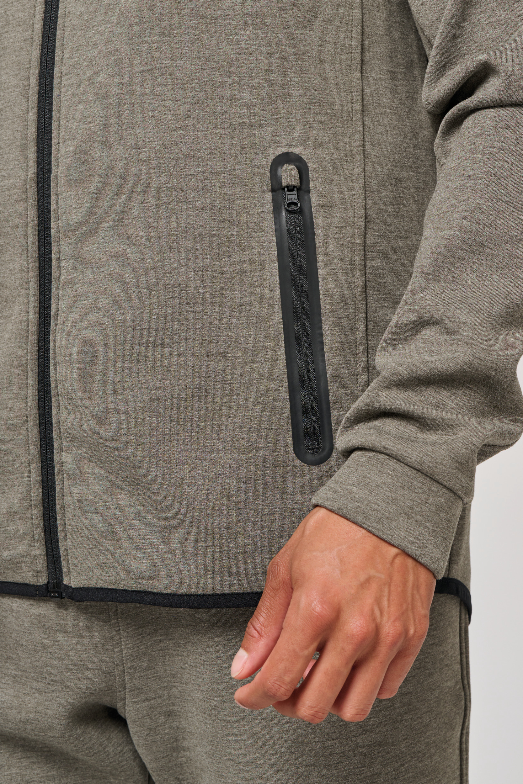 PA358 - Chaqueta de chándal performance con capucha hombre