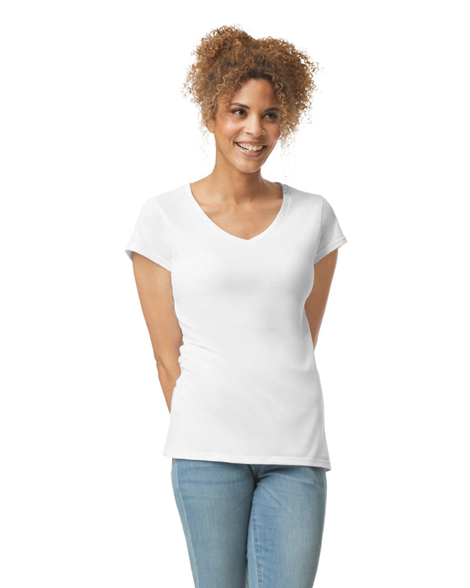 GI64V00L - Camiseta Softstyle cuello de pico mujer